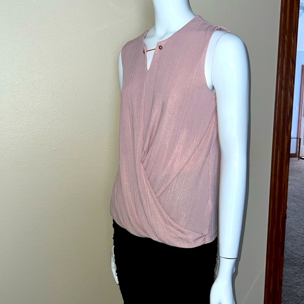 NWOT, Tahari women top size S/P